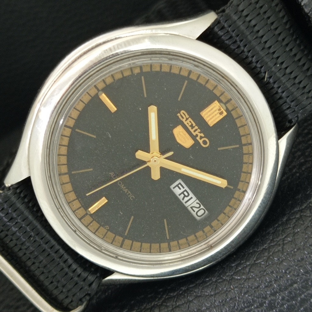 Vintage 1970 Seiko Automatic Mens Silver Watch WDaydate  Gold Accents